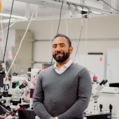 Streets in his Stanley Hall Laboratory. Photo credit: Michelle Tran
