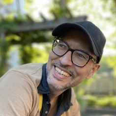 headshot of Daniel Viehoff